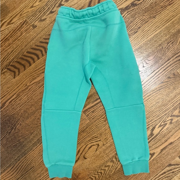 Nike Sportswear Tech Tracksuit Green with Black Details - Picture 3 of 7